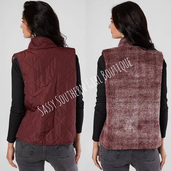 ⭐🆕Wine red reversible Sherpa faux fur vest - Picture 2 of 9